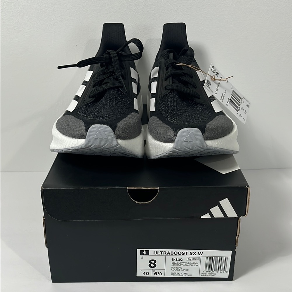 Adidas Women’s Ultraboost 5X Black/White/Carbon Sneakers Size: 8